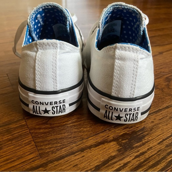 Women’s White Converse All Stars - Picture 2 of 5